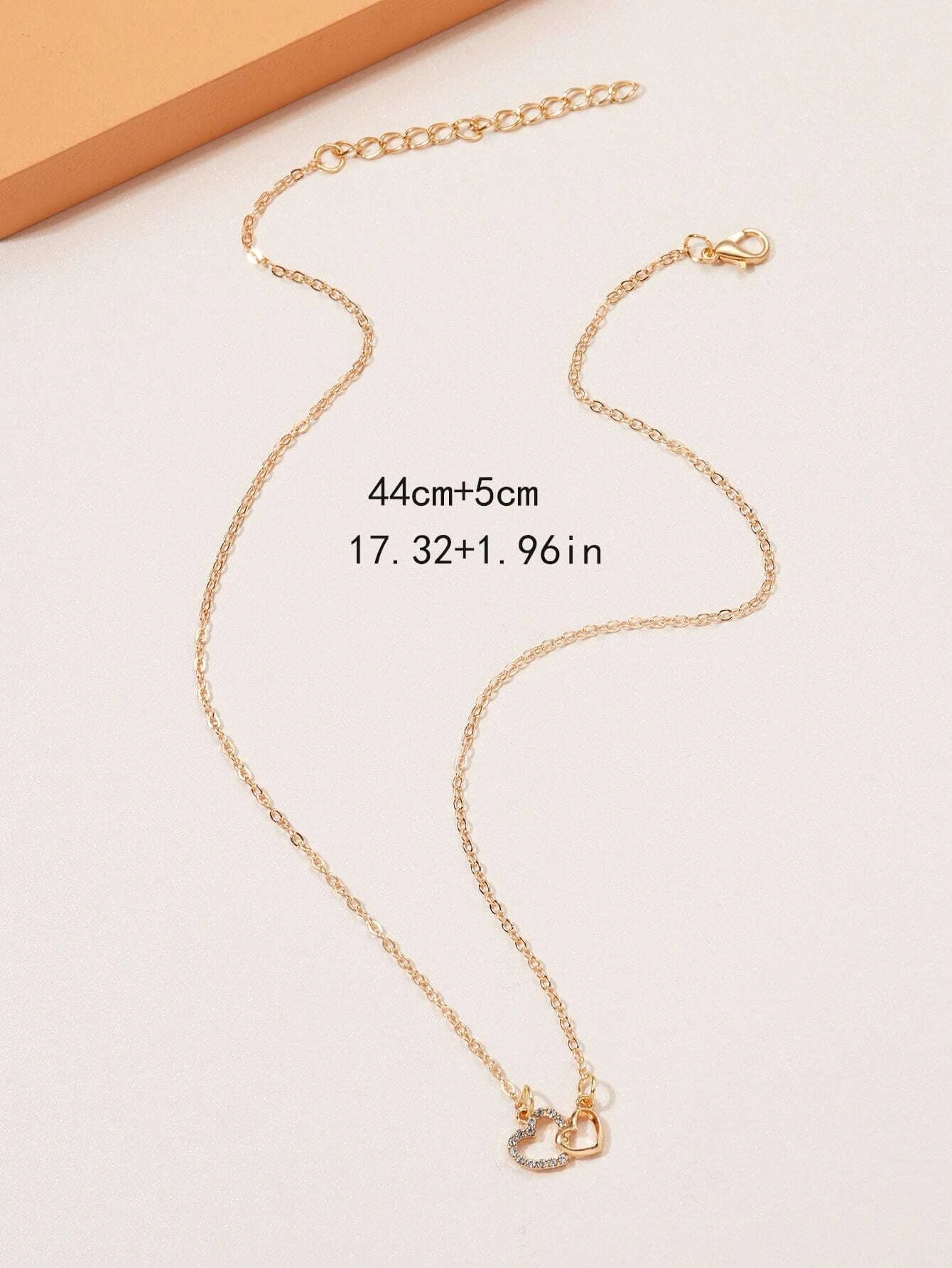 Collar con doble dije de corazón dorado