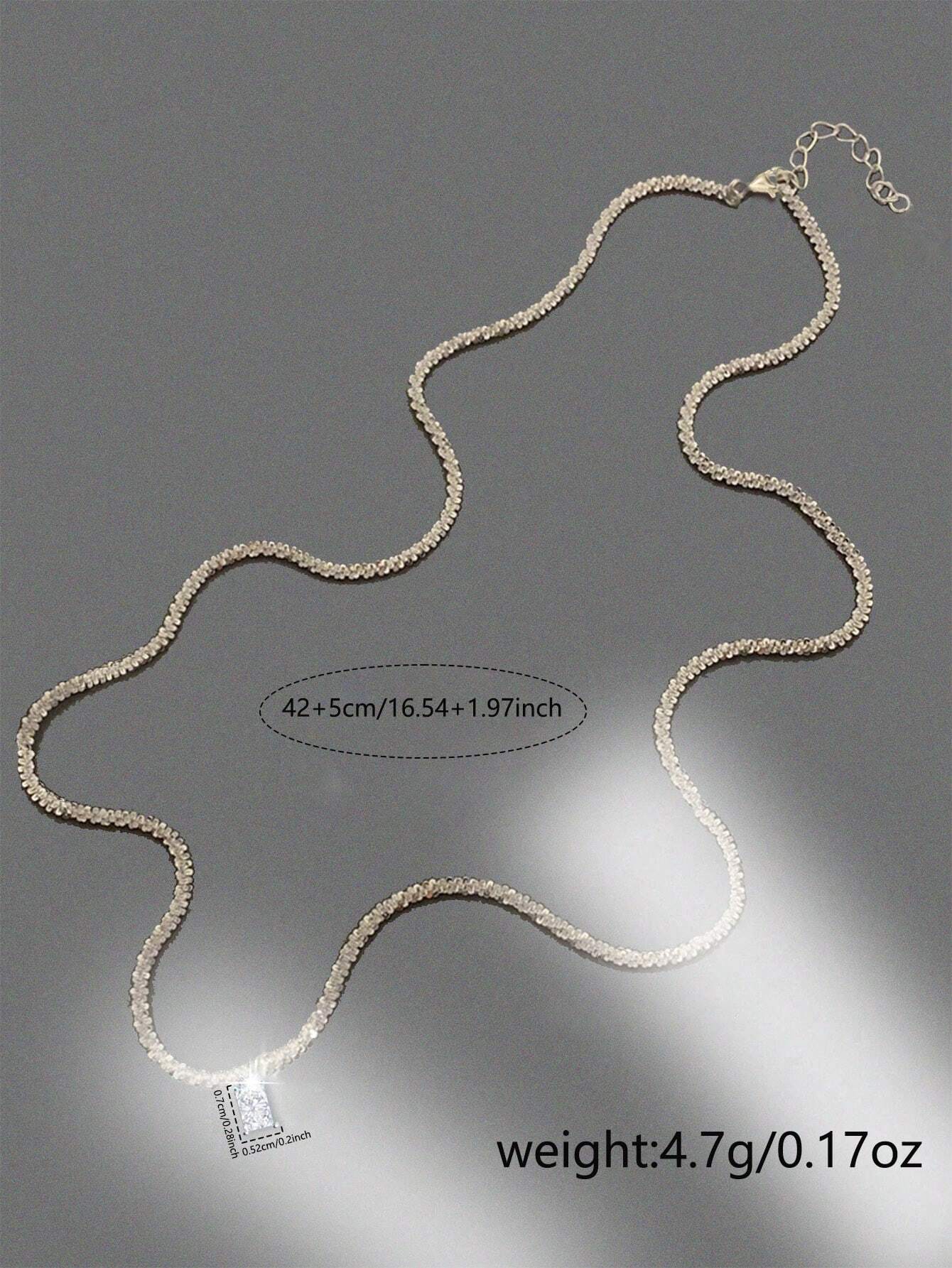 Collar minimalista con piedras de circonio