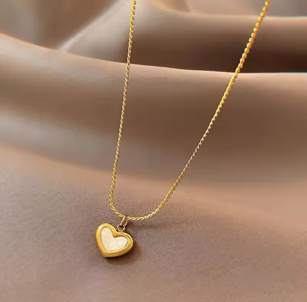 Collar con Corazón Lucienne