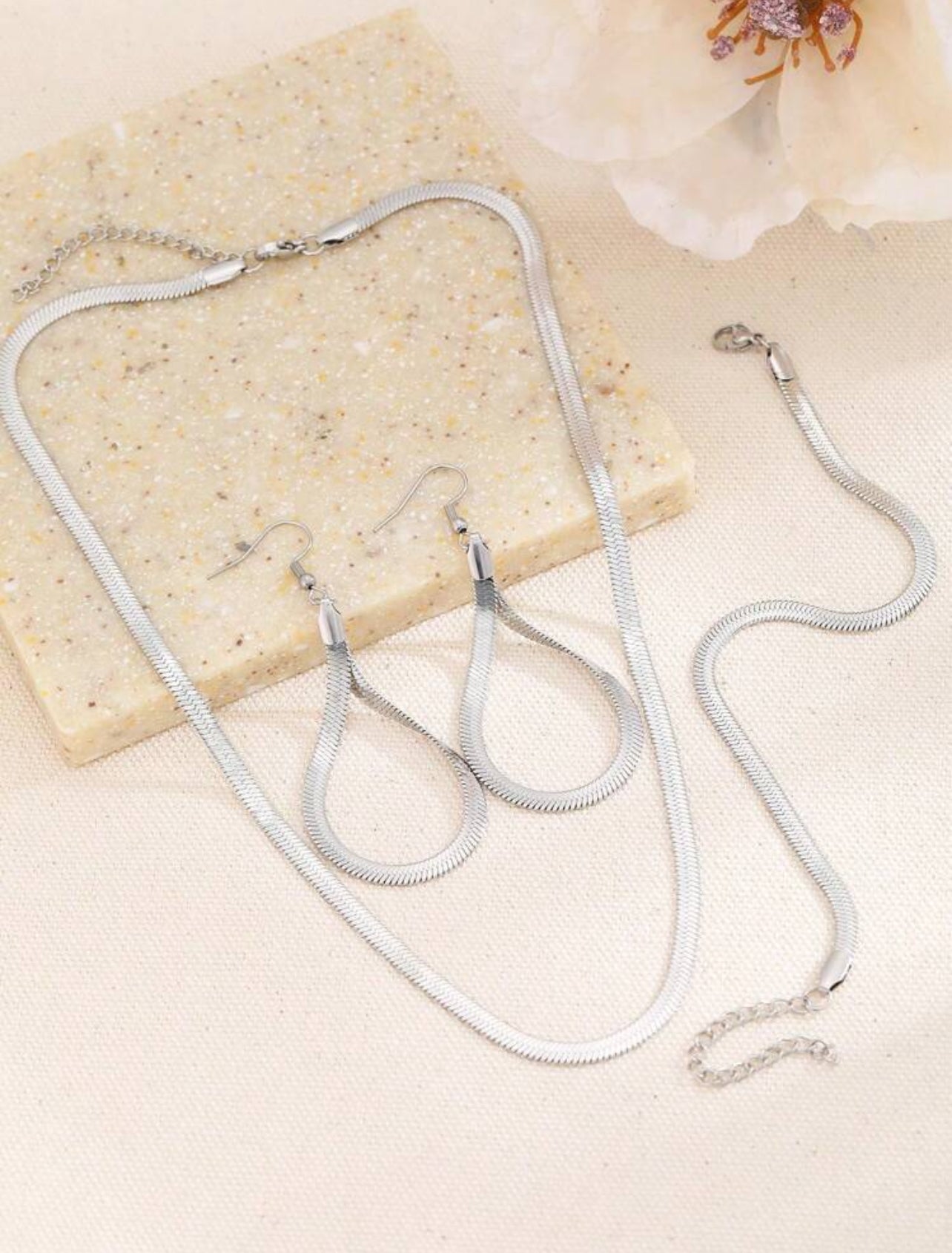 Set collar, aretes y pulsera Carlotta en Plateado