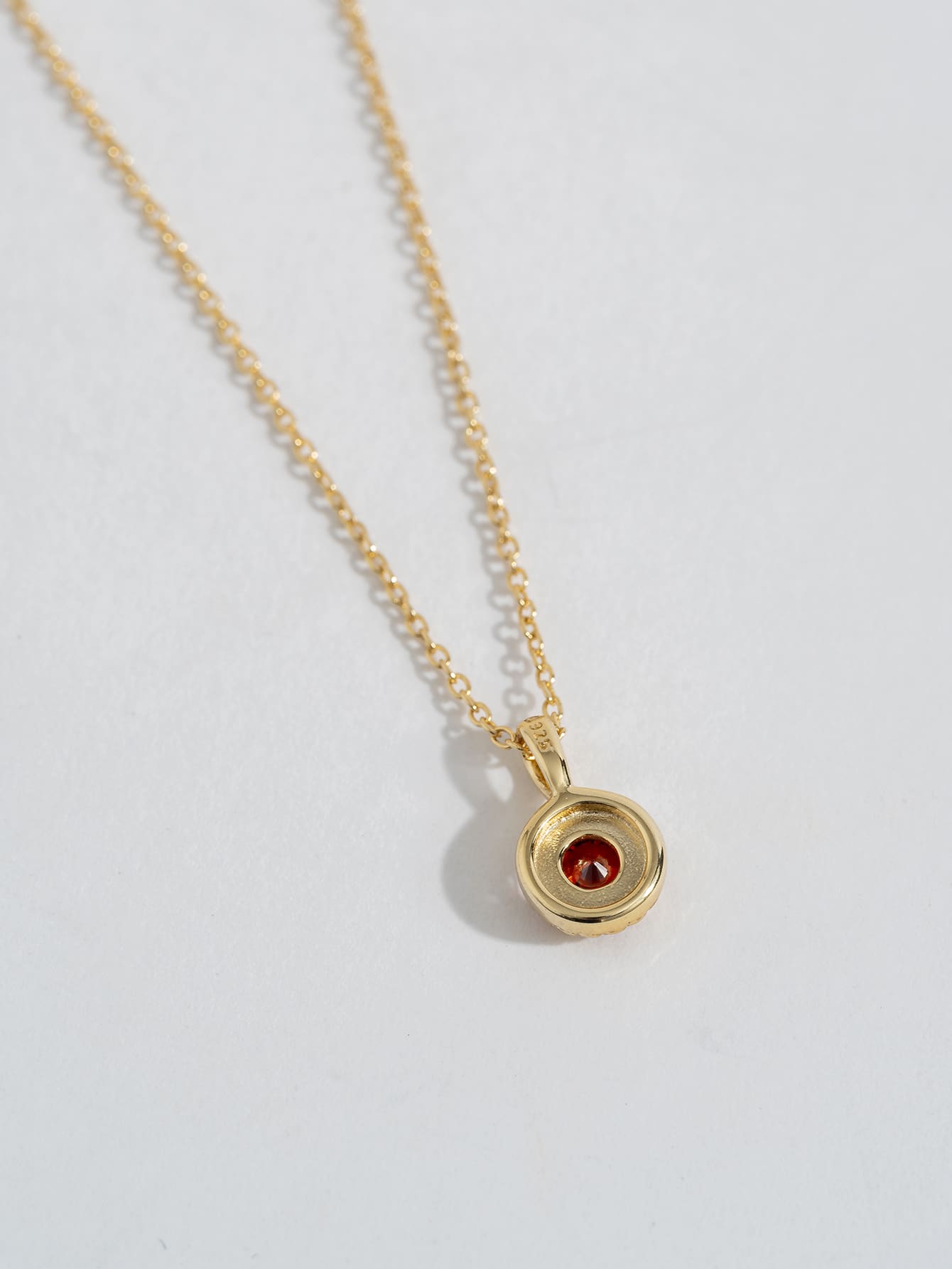Collar de Plata Alejandra con baño de Oro de 14kl con dije Rojo Rubi