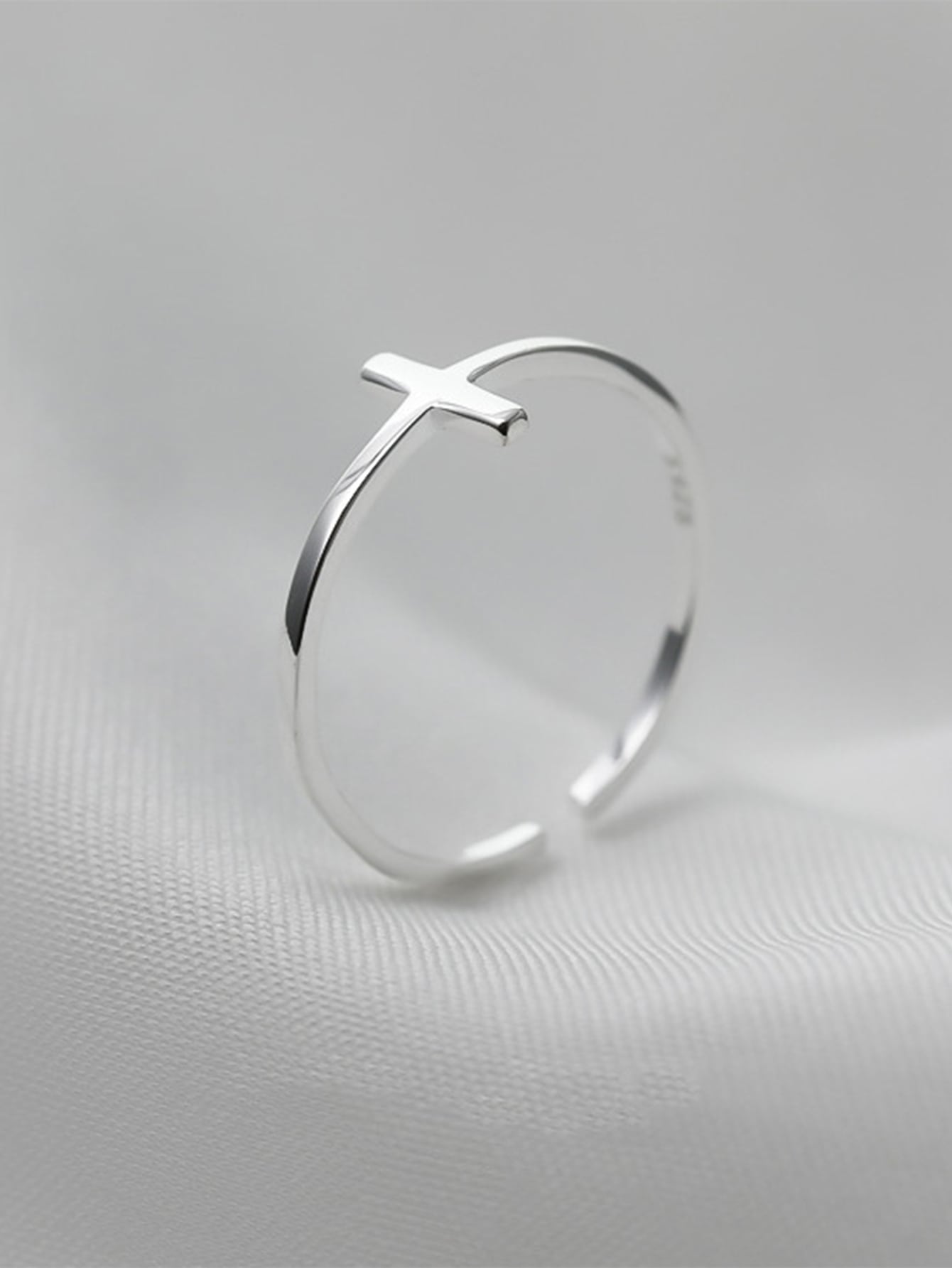 Anillo de Cruz ajustable en Plata de ley 925