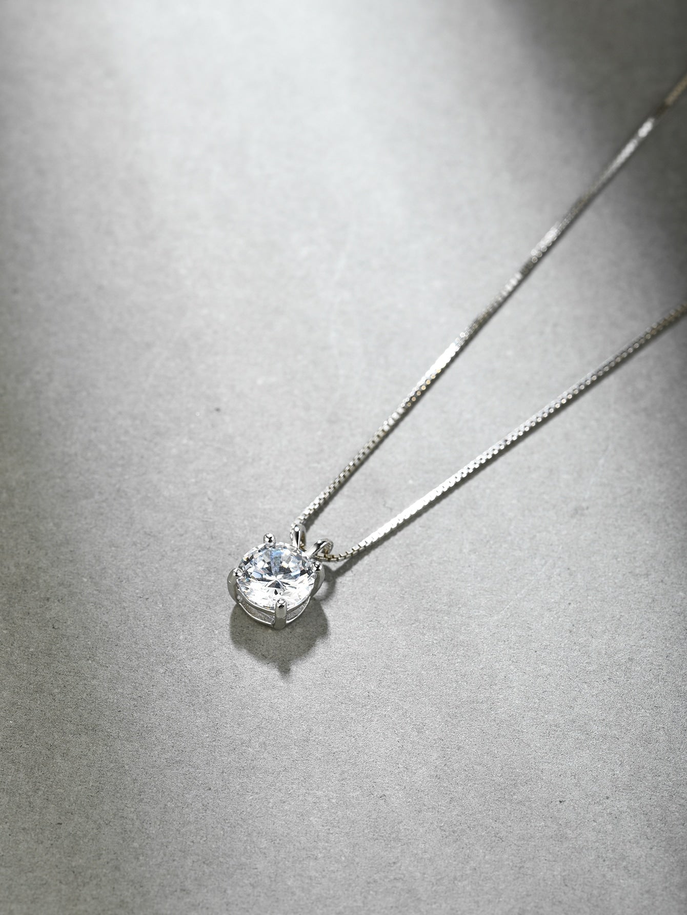 Collar de Plateado con Circonia Anika
