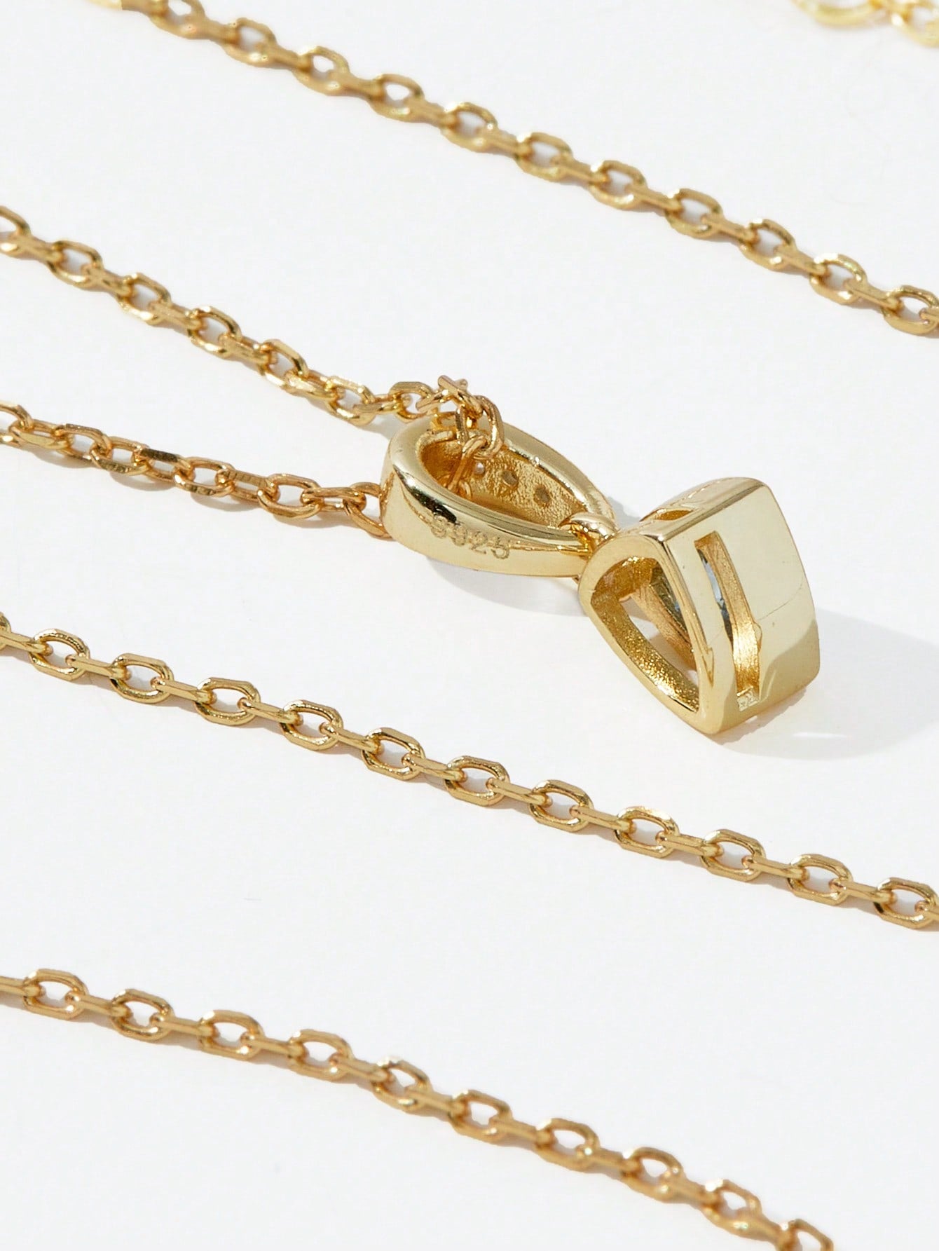 Collar de Plata con baño de Oro de 14kl con dije rojo Rubi
