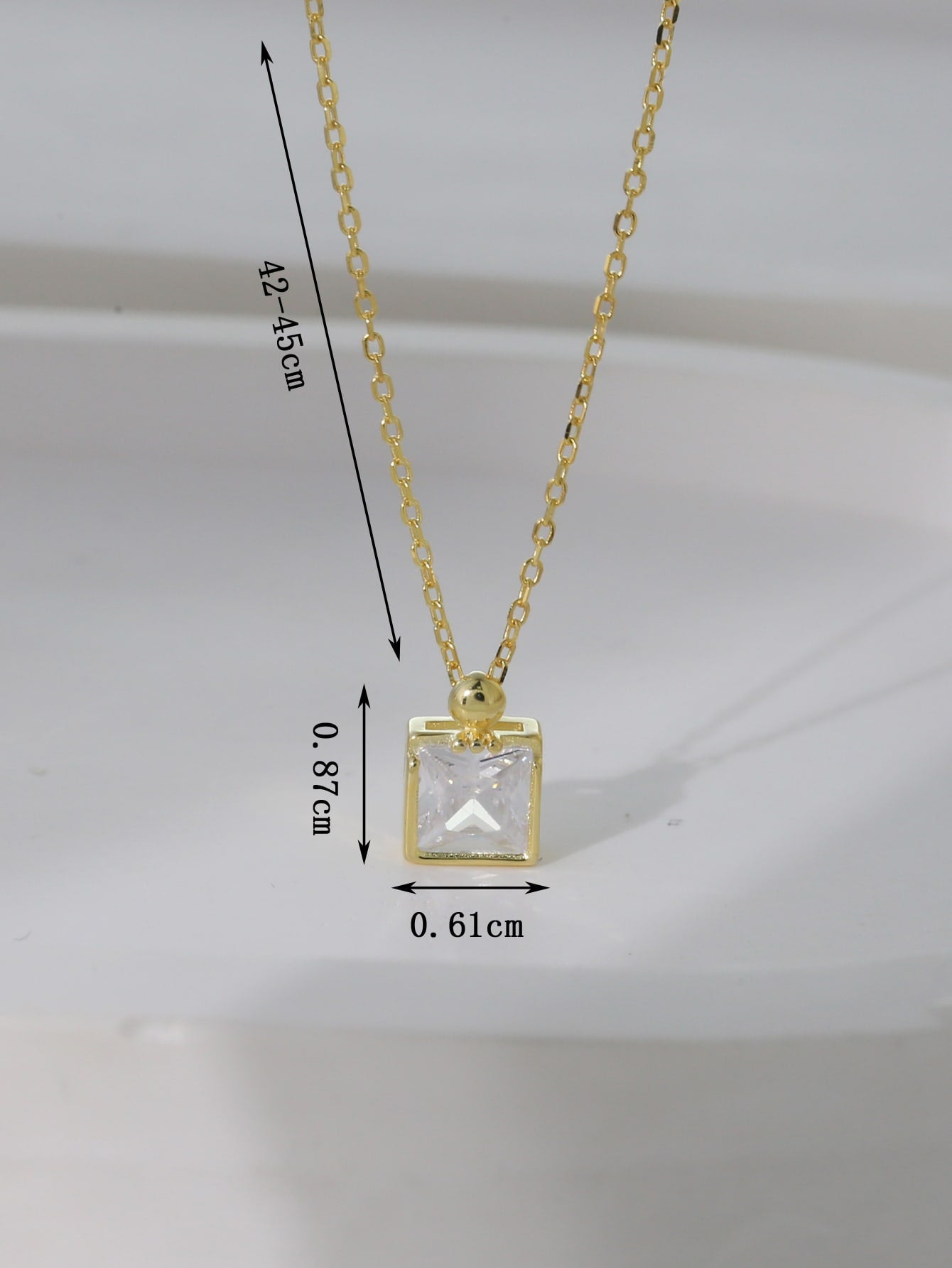 Collar de Plata con baño de Oro de 14kl con dije cuadrado Andrea