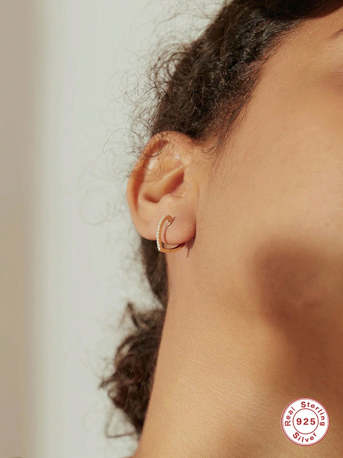 Pendientes con diseño de corazón en Plata 925 y baño de Oro de 14kl