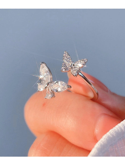 Anillo minimalista ajustable con detalles de mariposa en acero inoxidable