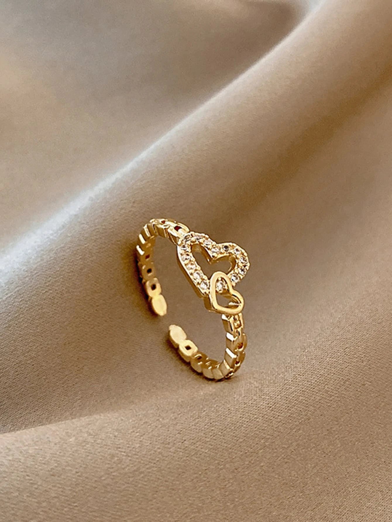 Anillo dorado doble corazón con circonio en acero inoxidable