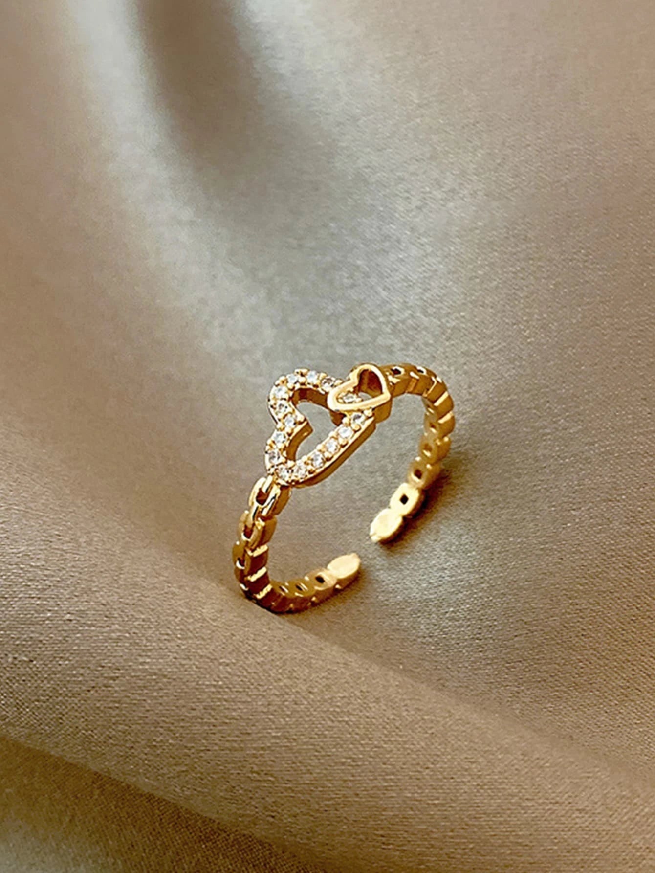 Anillo dorado doble corazón con circonio en acero inoxidable