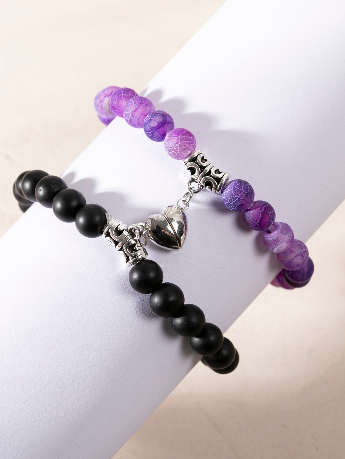 Pulsera con cuenta para parejas magnético con adorno de corazónnegro y morado