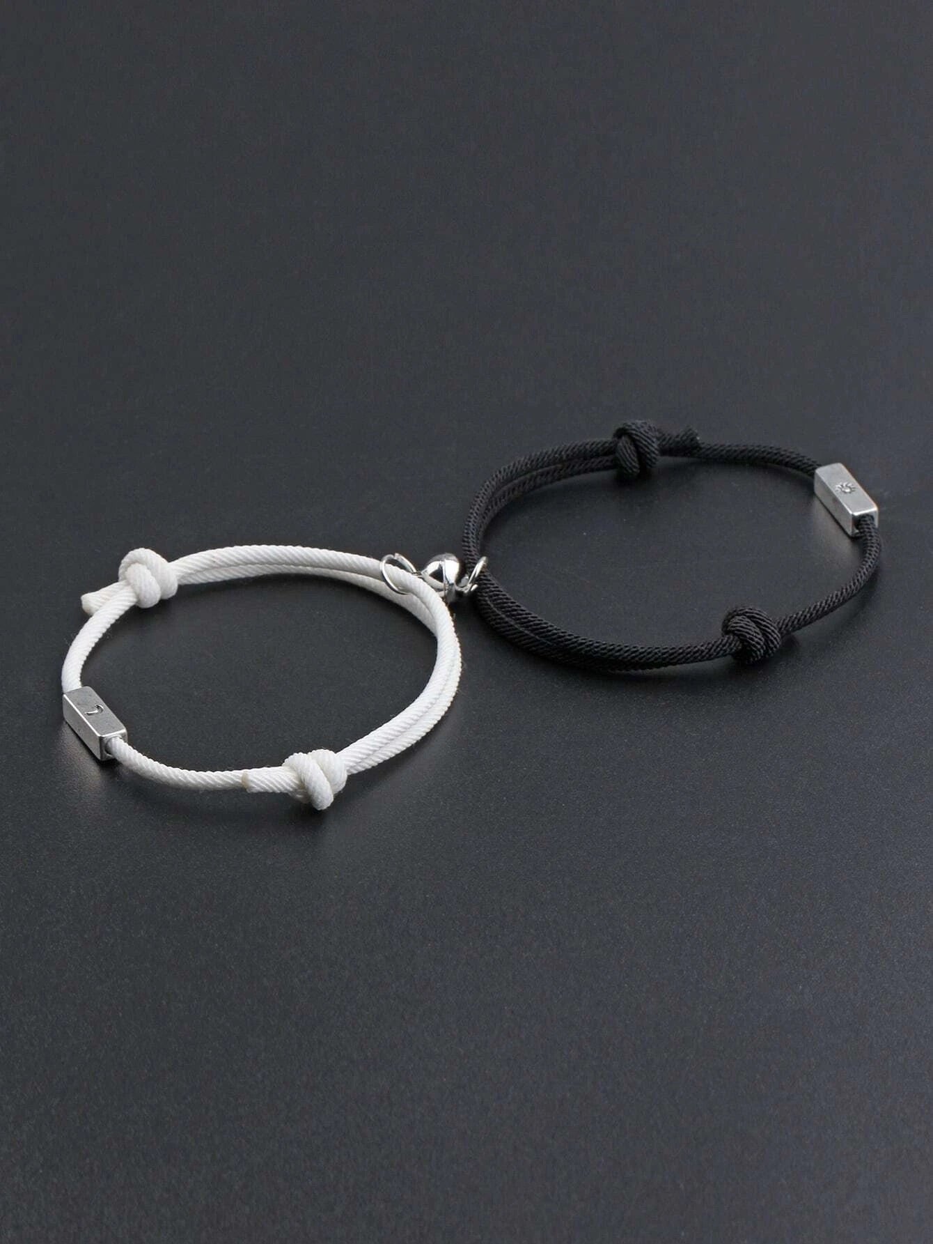 Pulsera para parejas con detalle de luna y sol en color negra y blanca 2 piezas