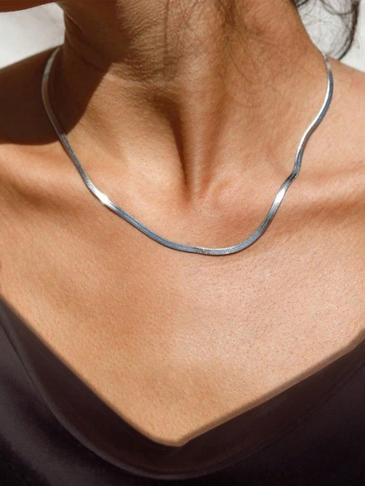 Collar minimalista en Acero Inoxidable Plateado